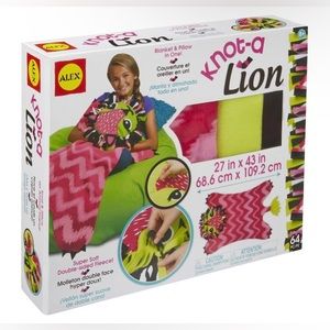 ALEX Toys DIY Craft Knot-A-Lion Blanket & Pillow